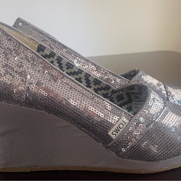 Toms Women's Sparkling Silver Wedge - Picture 3 of 4